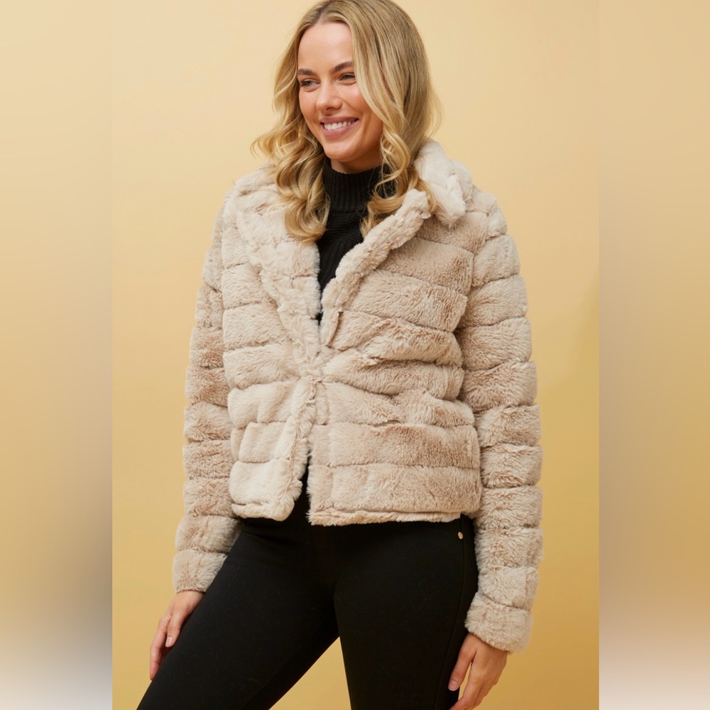 NWT Simply Devine Papillion XXL Cream Faux Fur Jacket